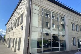 Свободное назначение, первая линия, центр города.