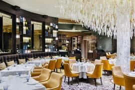 Под ресторан рядом с с парком "Чёрное Озеро"